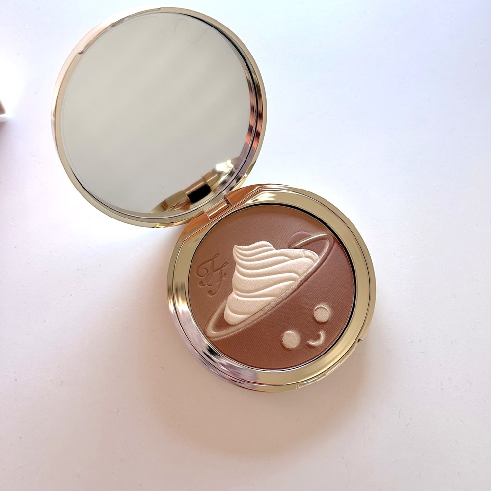 Too Faced Hot Cocoa bronzer